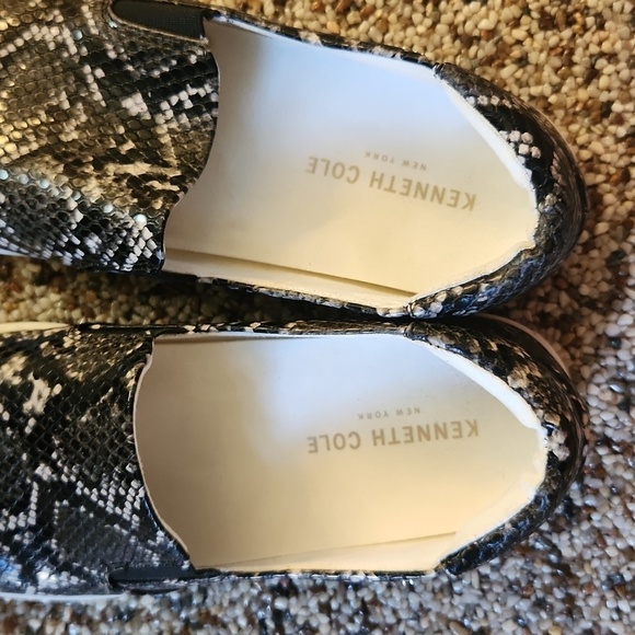 Kenneth Cole New York, Kam slide on,size 9, snake print sneakers - Picture 3 of 8